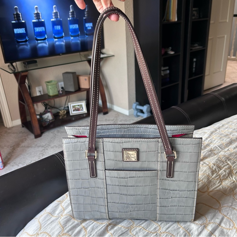 🧩 Dooney & Bourke Gray Bag
